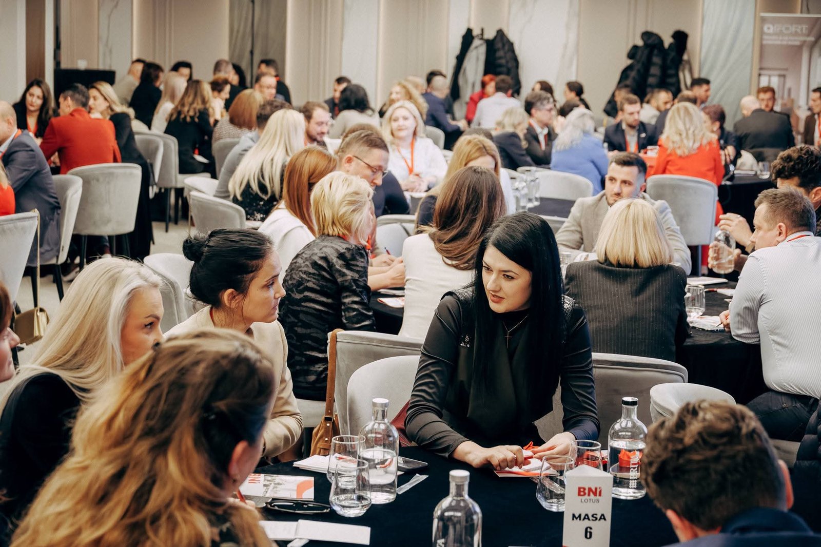Participanți la un eveniment de business networking BNI